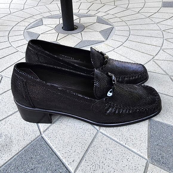 Stuart Weitzman Embellished Textured Patent Leather Heel Loafers 7 - Picture 1 of 11